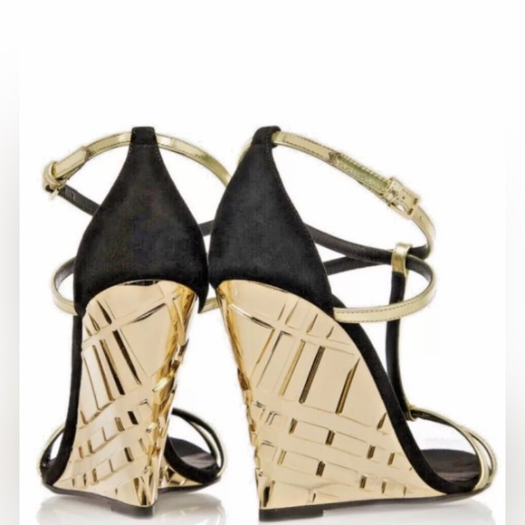 Burberry 'Hayfield' Wedge Sandals, Size 40 beige Gold Burberry shoes - Picture 3 of 17